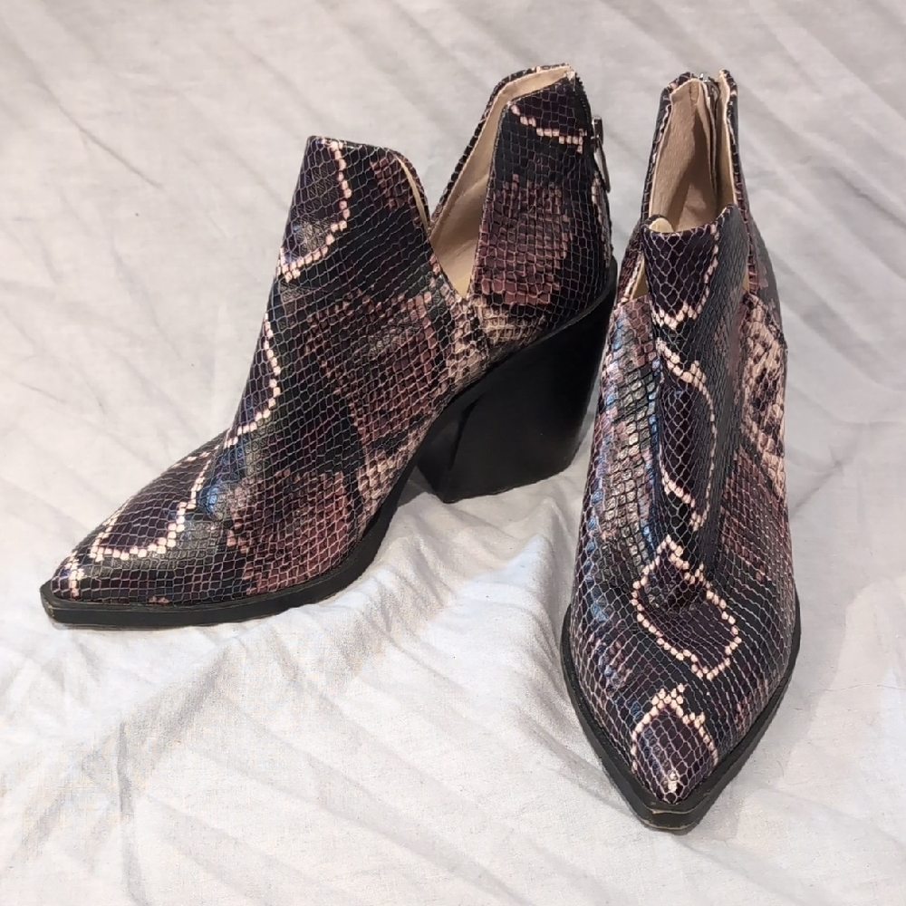 Vince Camuto Women's Snakeskin Ankle Boots Gigietta